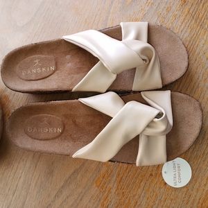 Danskin "camel" knot sandals / flip flops / shoes women's size 7